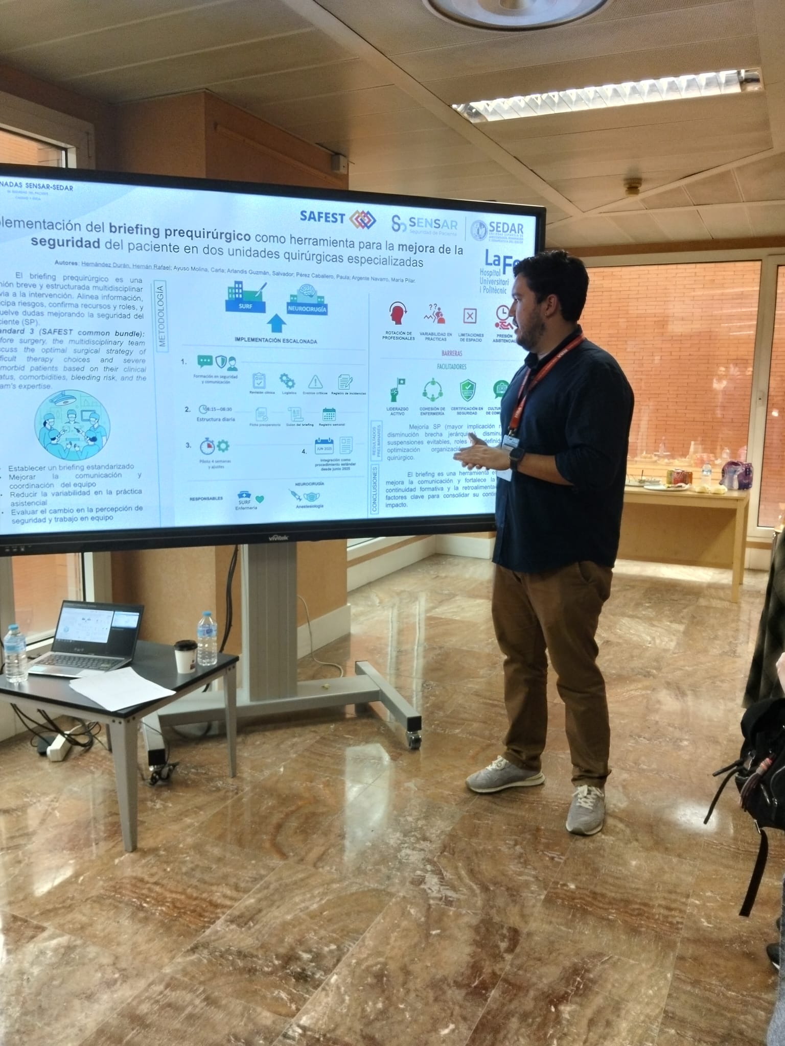 Exposición de pósteres · 30 comunicaciones científicas